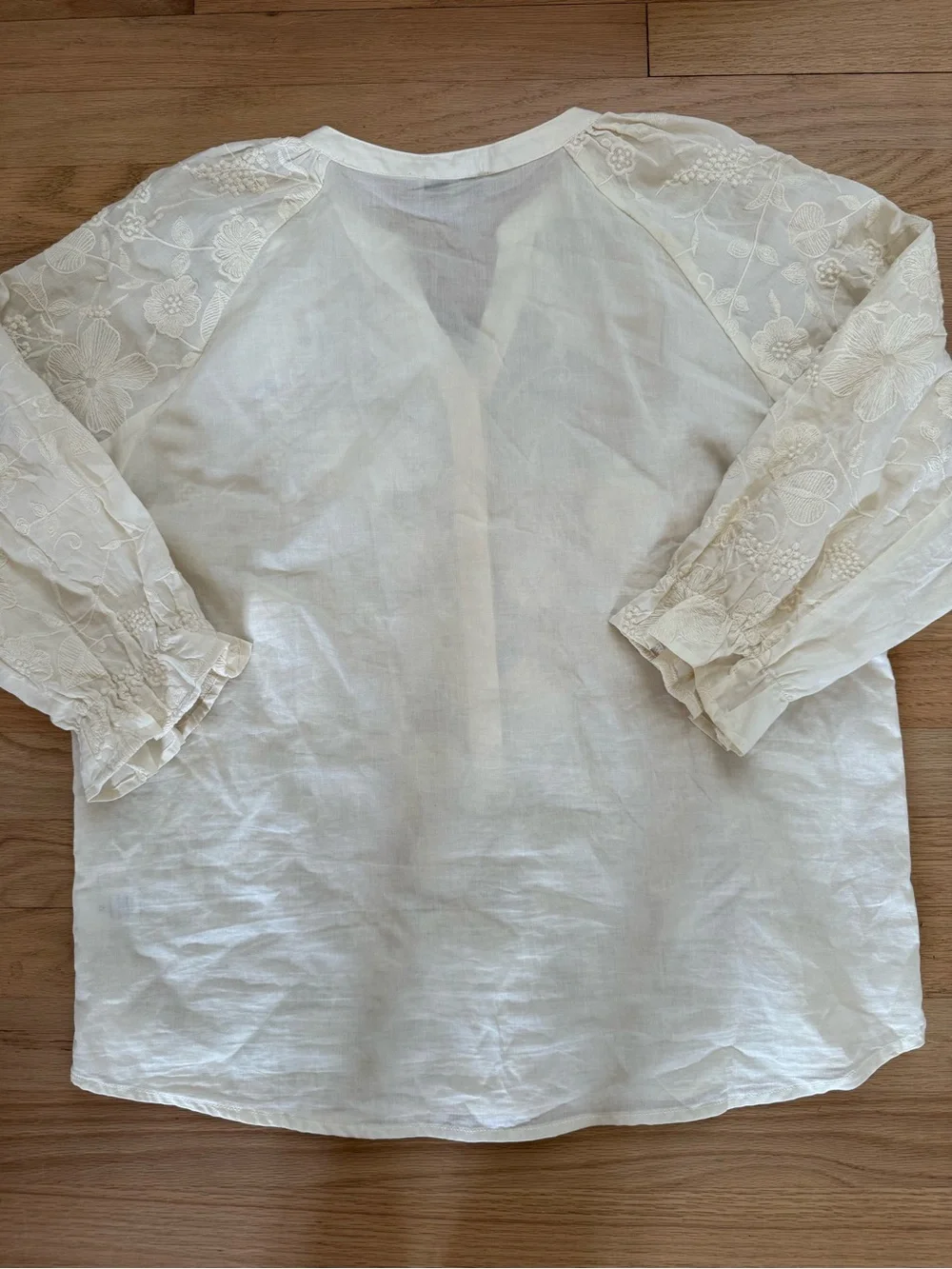 Hester & Orchard Medium Beige Floral Embroidered 100% Cotton V Neck Blouse - Picture 5 of 6